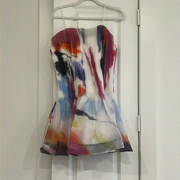 aje Celestial Pleated Minidress
Abstract Sunset 12 Au (8 Us) - Picture 1 of 4